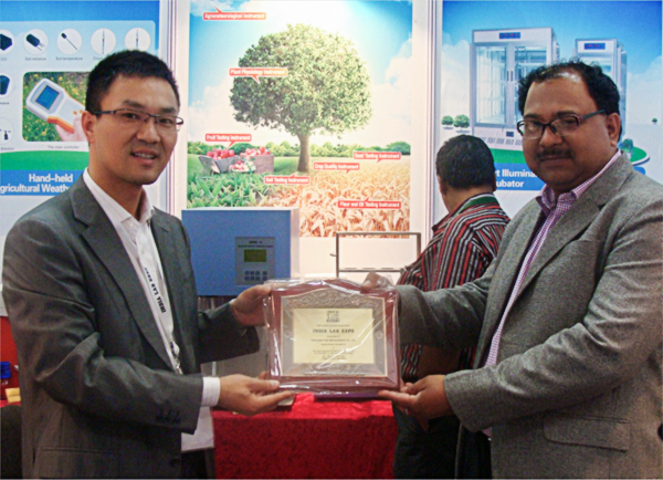 托普云農(nóng)與海外公司高層、技術(shù)研發(fā)人員進(jìn)行交流合作