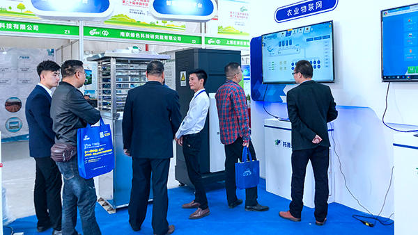托普云農(nóng)帶來(lái)的新型技術(shù)成果，得到了現(xiàn)場(chǎng)不少訪客的關(guān)注與期待。