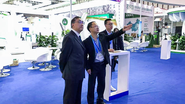 農(nóng)業(yè)農(nóng)村部信息中心王小兵主任十分關注托普云農(nóng)大數(shù)據(jù)產(chǎn)業(yè)應用情況。