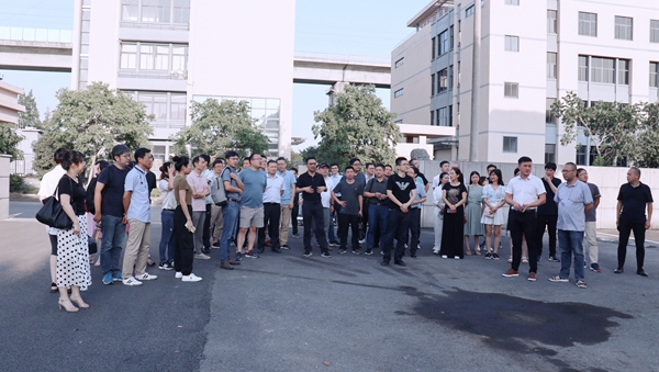 會(huì)議組織參觀生產(chǎn)基地新址 會(huì)議組織參觀生產(chǎn)基地新址